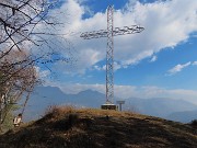 22 Alla croce di Bracca (937 m) con vista da sx in Alben, Suchello, Cornagera-Poieto 